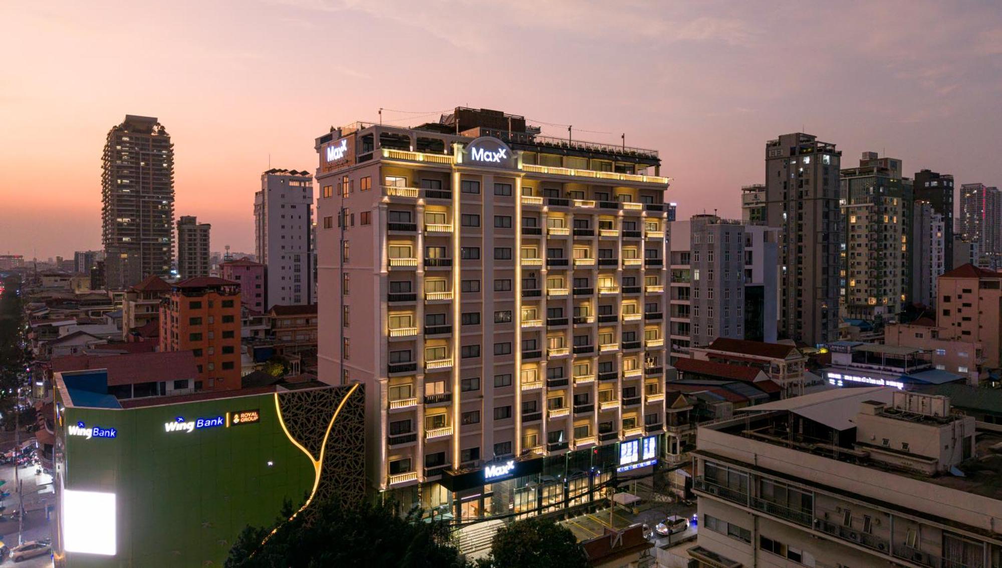 Отель Maxx Phnom Penh Downtown By H World Экстерьер фото
