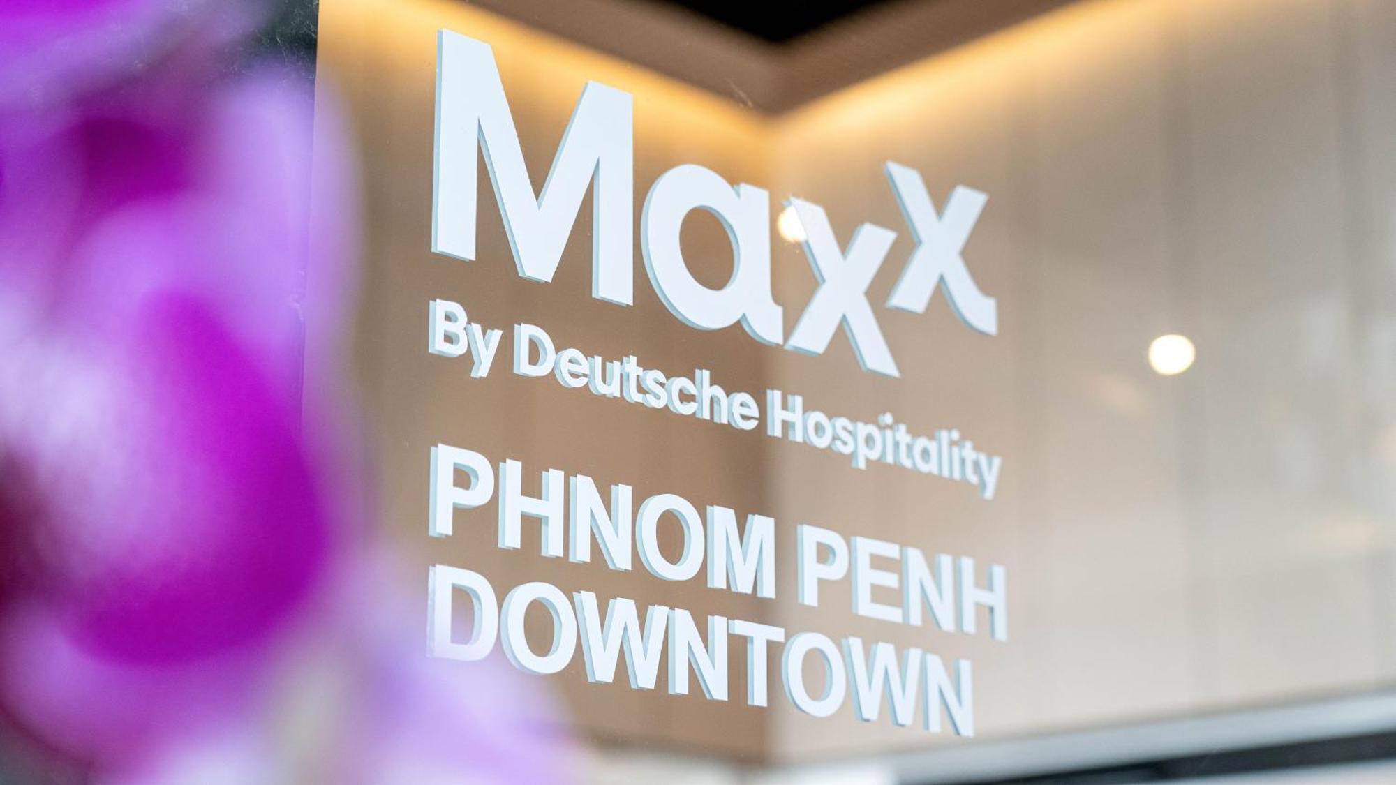 Отель Maxx Phnom Penh Downtown By H World Экстерьер фото