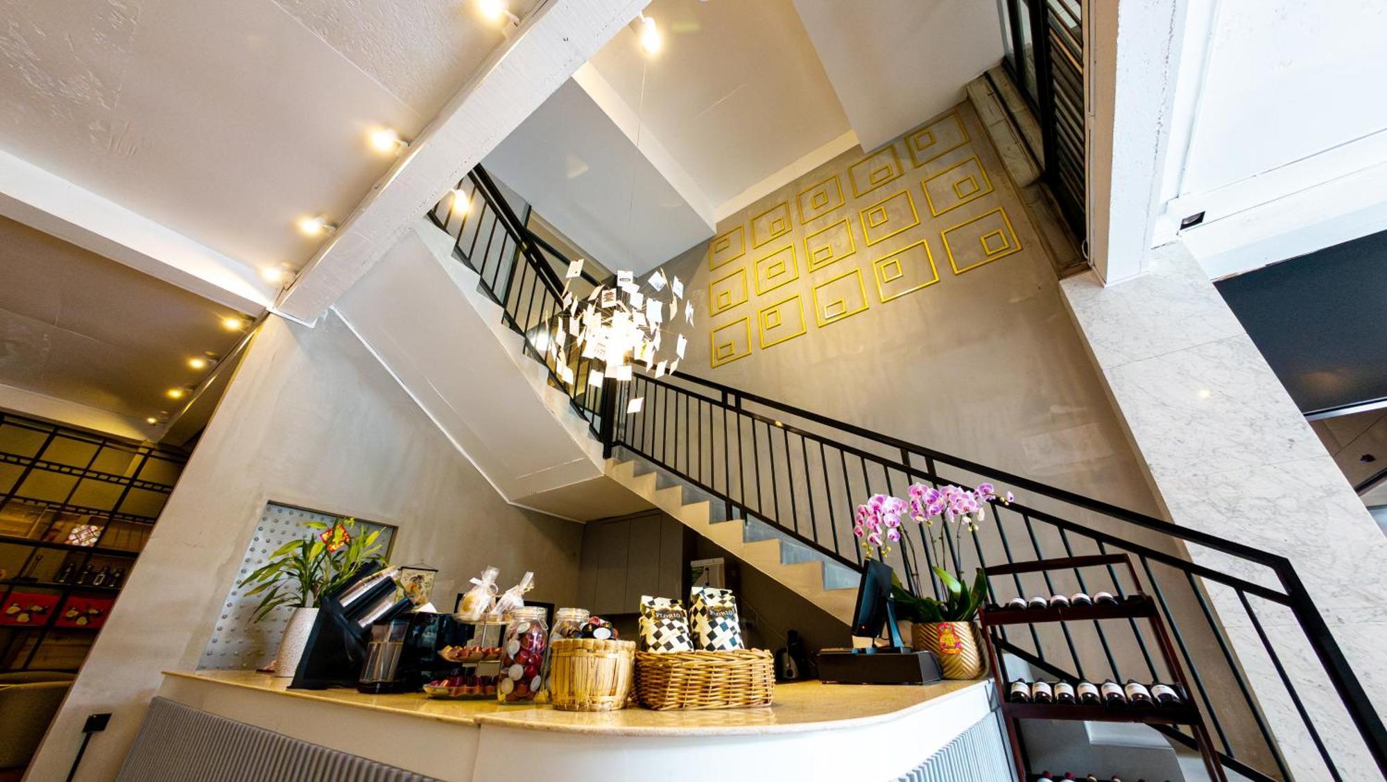 Отель Maxx Phnom Penh Downtown By H World Экстерьер фото