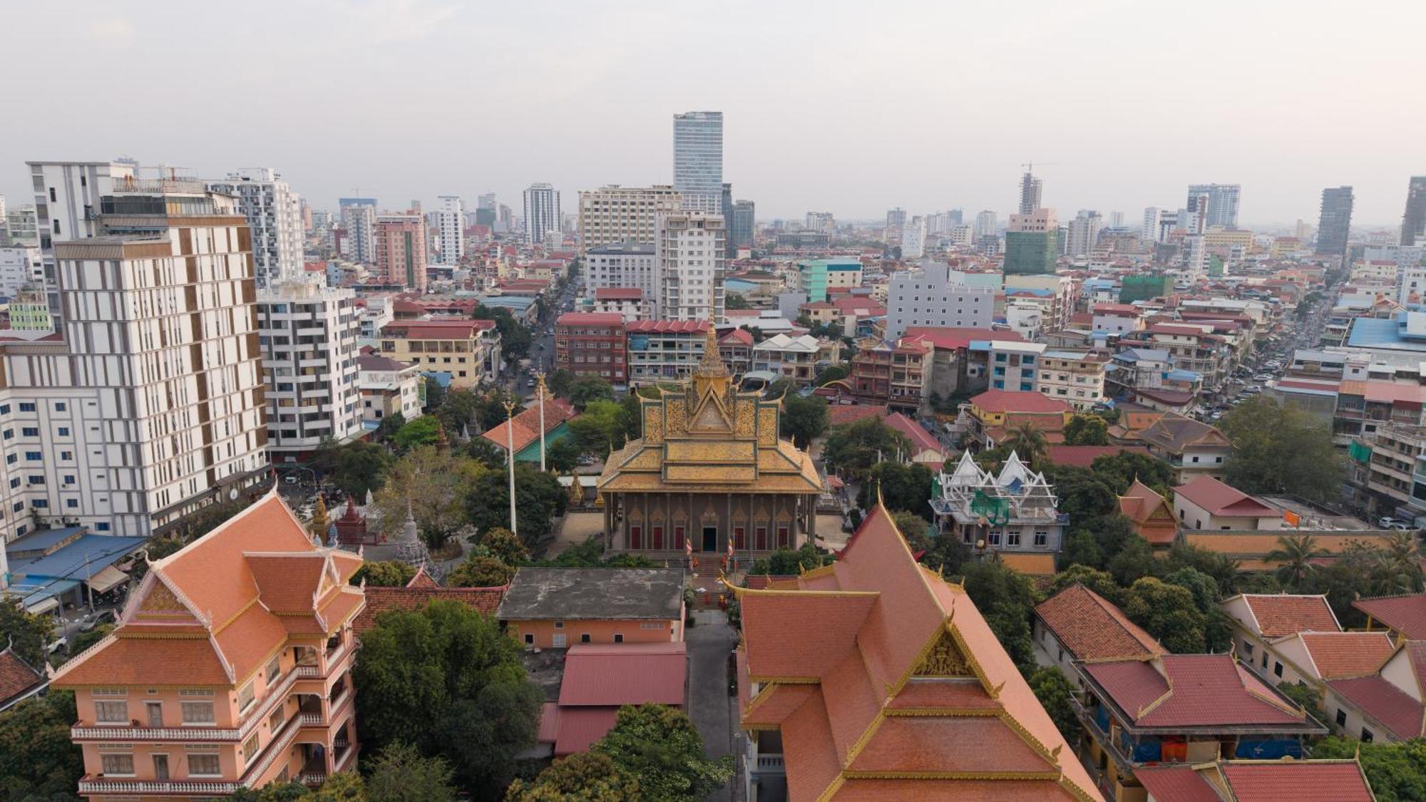 Отель Maxx Phnom Penh Downtown By H World Экстерьер фото
